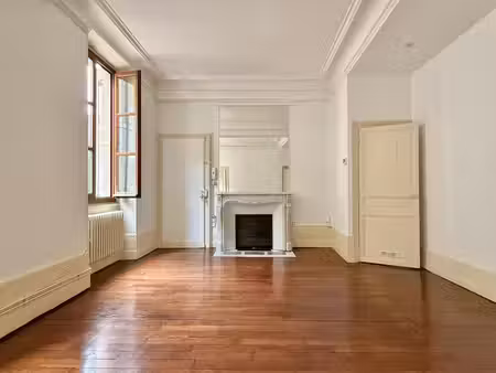 appartement de caractère au cœur de dijon – 51 m²