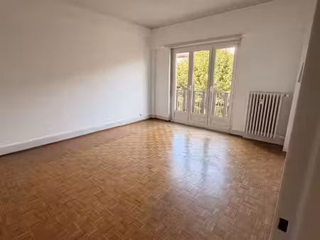 t4 de 106 m² – boulevard d'anvers – 1 060 € cc
