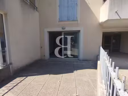 studio à vendre avec terrasse et garage - valréas