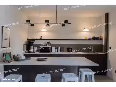 bureaux 176 m²