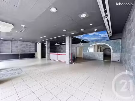 local 160 m²