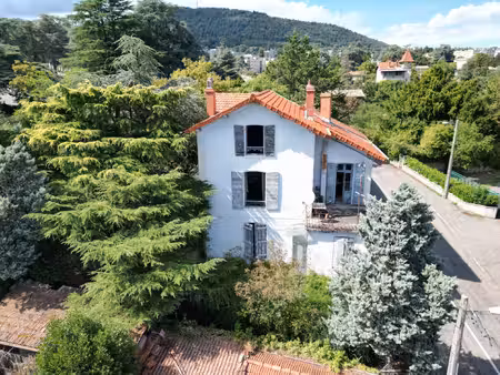 maison de 215m2 avec terrain de 2 785 m2 et nombreuses dépen