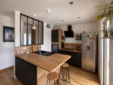 maison familiale contemporaine à vendre à châteaugiron - 5 chambres  calme et confort