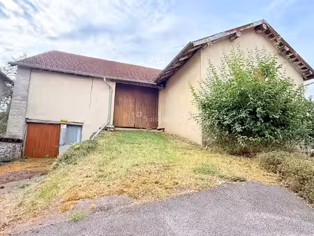 ancienne maison avec grange
