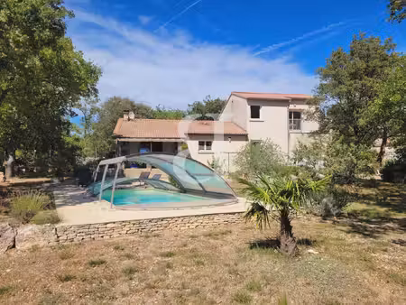 charmante villa avec piscine et superbe vue région grignan