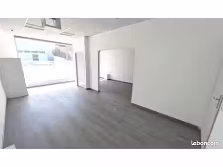 a vendre. local commercial rénové 3 pièces à besançon