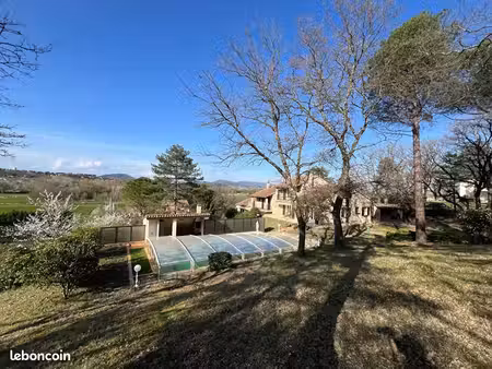 propriété 10 pièces 284 m²