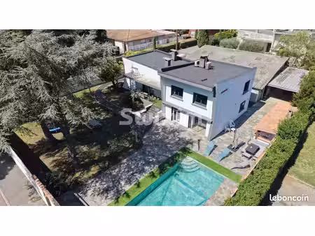villa 7 pièces 160 m²