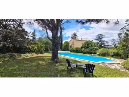 villa 9 pièces 329 m²