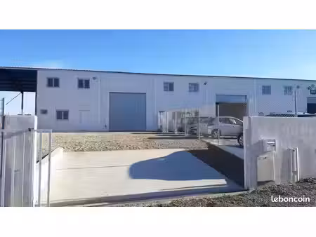 hangar  local commercial 220 m²