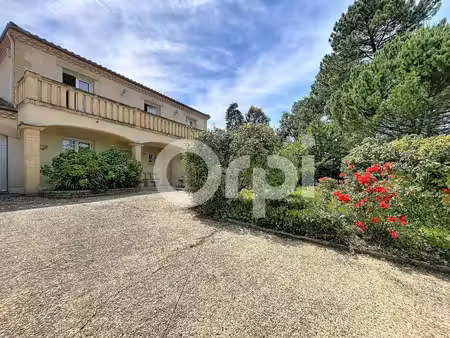 ? à vendre – maison de caractère 228 m² avec piscine  dépendances et grand terrain –...