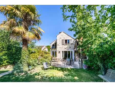 la maison de caractère rénovée avec jardin à proximité du centre-ville