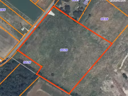 terrain de 2 hectares en bord de route