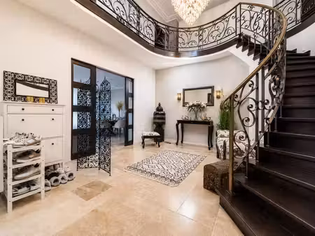 villa d’exception aux volumes impressionnants - peb d+