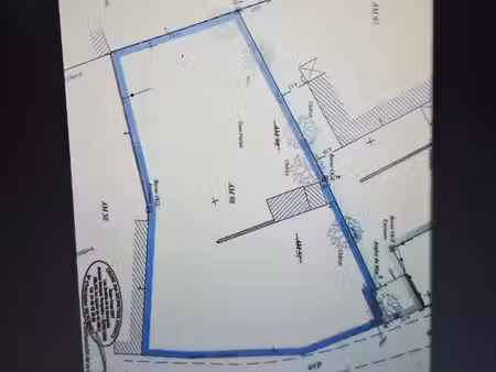 uzes/saint-siffret(30700) particulier vend terrain arboré constructible de 1400m²