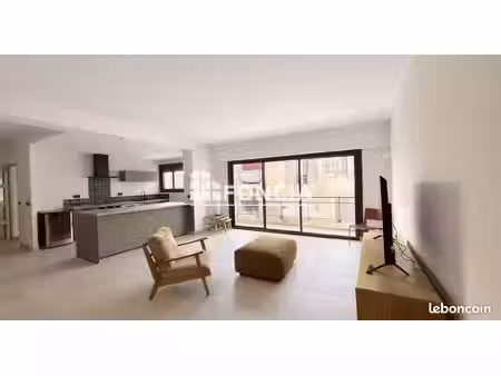 maison de ville entièrement rénovée – style contemporain