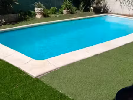 maison 4 faces avec grand garage et piscine