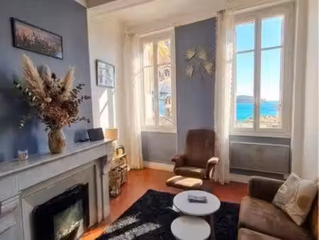marseille (le panier) — t2 de 42 47 m² avec vue mer et major | charme de l'ancien