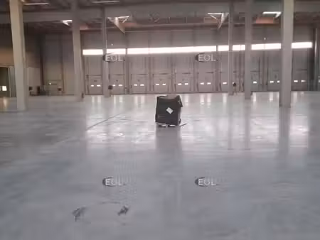 local logistique 8 200 m²
