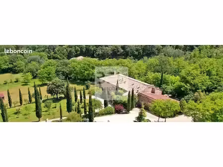 mas 24 pièces 571 m²
