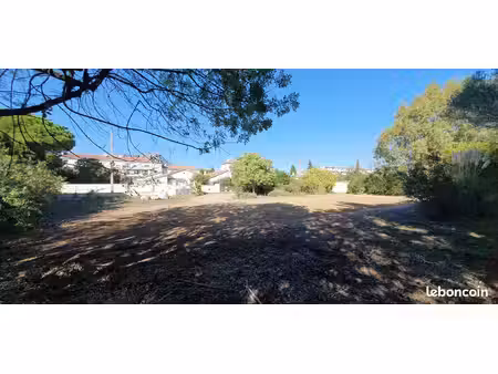 beau terrain constructible - centre la garde - 900 m2