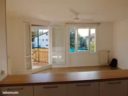 t2 rénové 50 m² avec balcon