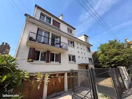 à louer : appartement 5 pièces — dernier étage – 3 chambres possibilité 4 – co pro de 3 ap