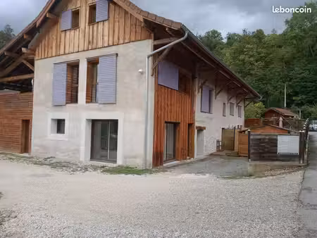 appartement rdc neuf de 5 ans calme hameau