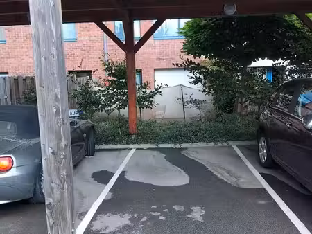 place de parking couverte (résidence sécurisée)