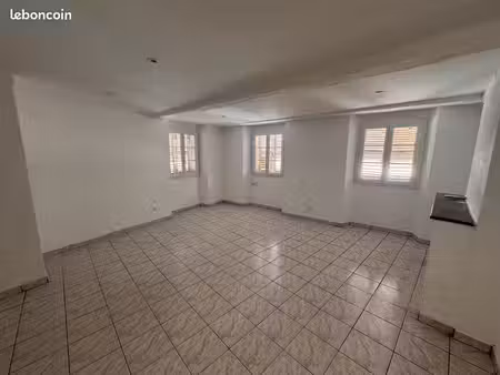 location appartement centre ville t3 50m2 cuisine équipée 1er étage salle d'eau et wc lumi