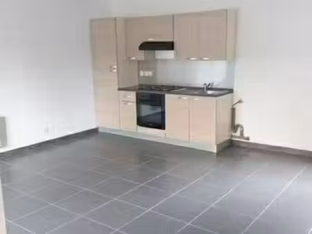 loue appartement t2 avec cour