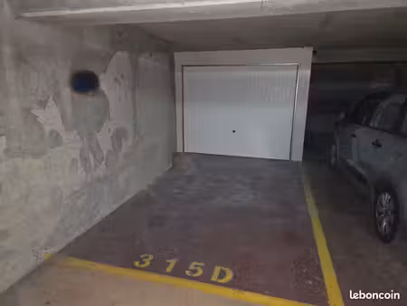 a louer grand box + place de parking