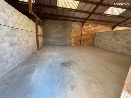 garage / local de 100 m² à louer – saint-trivier-de-courtes – 500 /mois