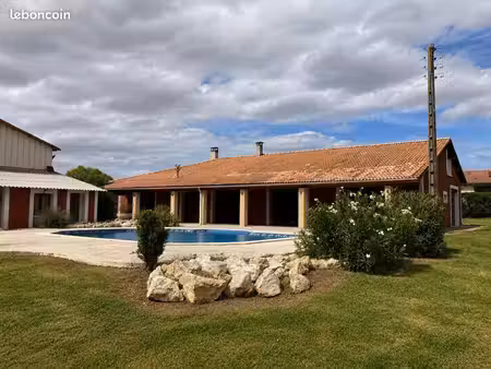 propriété 7ha avec lac  piscine  et grandes dépendances