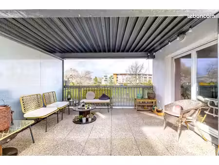 t3 sur bègles avec grande terrasse couverte