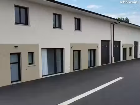 ? local professionnel à louer – 65 m² – noé