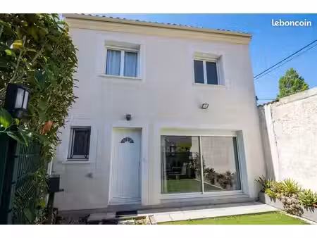 maison 3 pièces de 65 m² avec jardin et parking privé