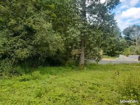 terrain 700 m² saucats