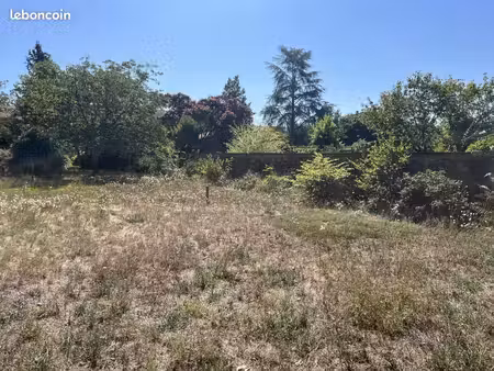 terrain 579 m² avensan