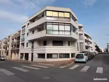 bureaux - ideal prof lib- en rdc double entrée