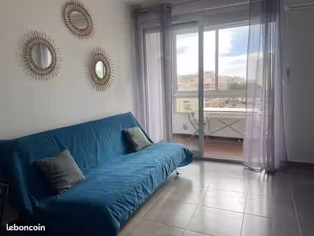 etudiant(e)  f2  climatisé  parking privé  100 m de la plage  vue mer