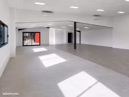 plateaux bureaux laverune 205m²