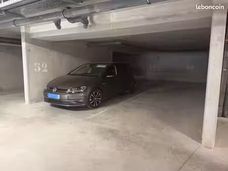 rare - parking sécurisé clapiers