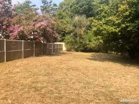 terrain 610 m² bassens