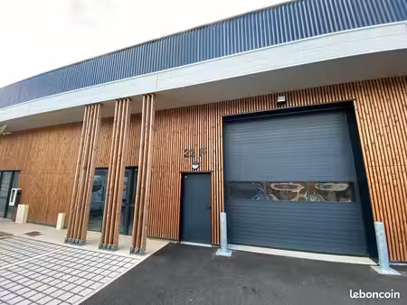 local d'activite 300 m² chateaubourg