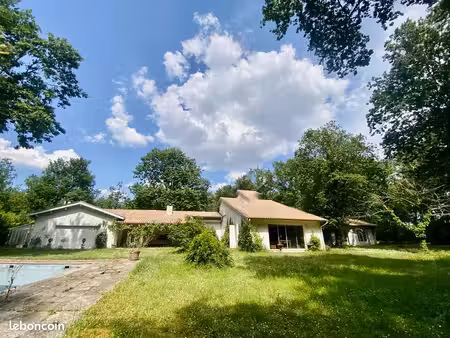 superbe maison de 340 m2 au calme au milieu d'un parc de 4444 m2