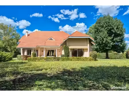 maison 6 pièces 223 m²