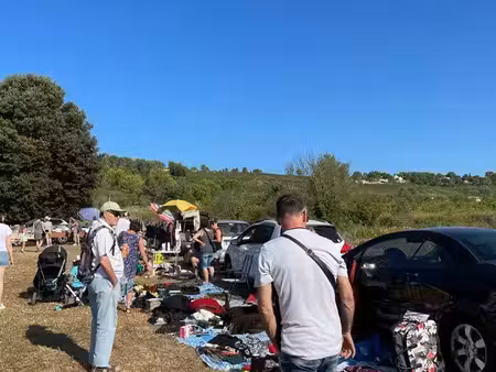 loue terrain  2000 m² pour activité vide grenier ou food truck