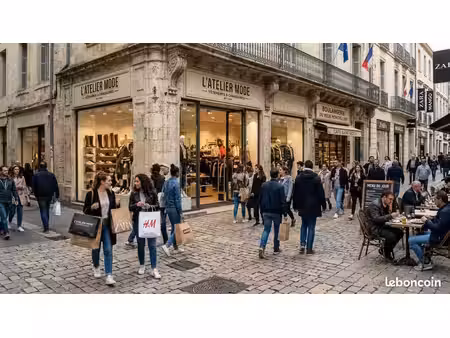 commerce prêt-à-porter  chaussures 215 m²