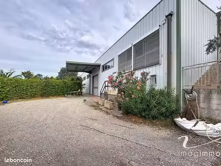 local 920 m² teyran